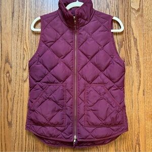 Women’s J. Crew quilted vest, size: XS. color: maroon